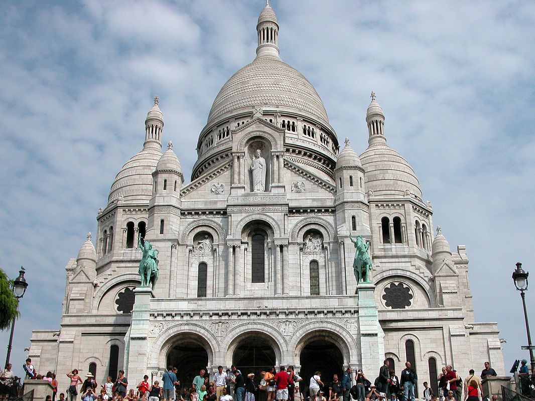 Paris Basilica of the Sacre Coeur 06 Basilica From Front 